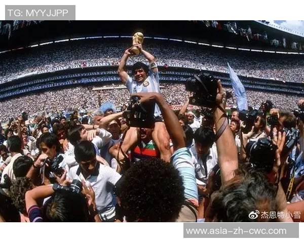 天下足球中的经典旋律与激情时刻交织的动人歌曲回顾